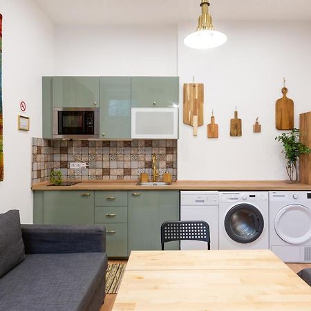 Industrial Style Appartment With Ac Steps To Gozsdu Budapest Eksteriør bilde