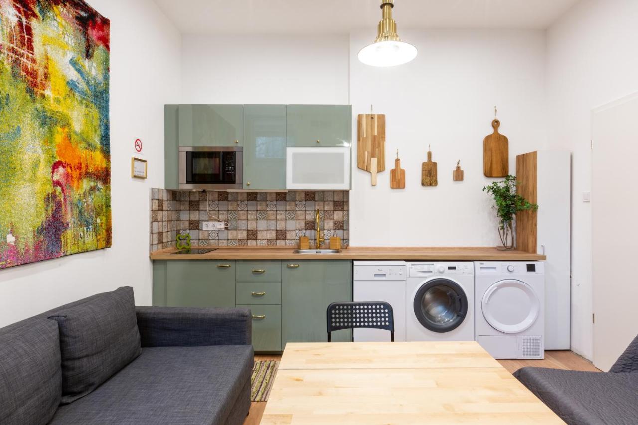 Industrial Style Appartment With Ac Steps To Gozsdu Budapest Eksteriør bilde
