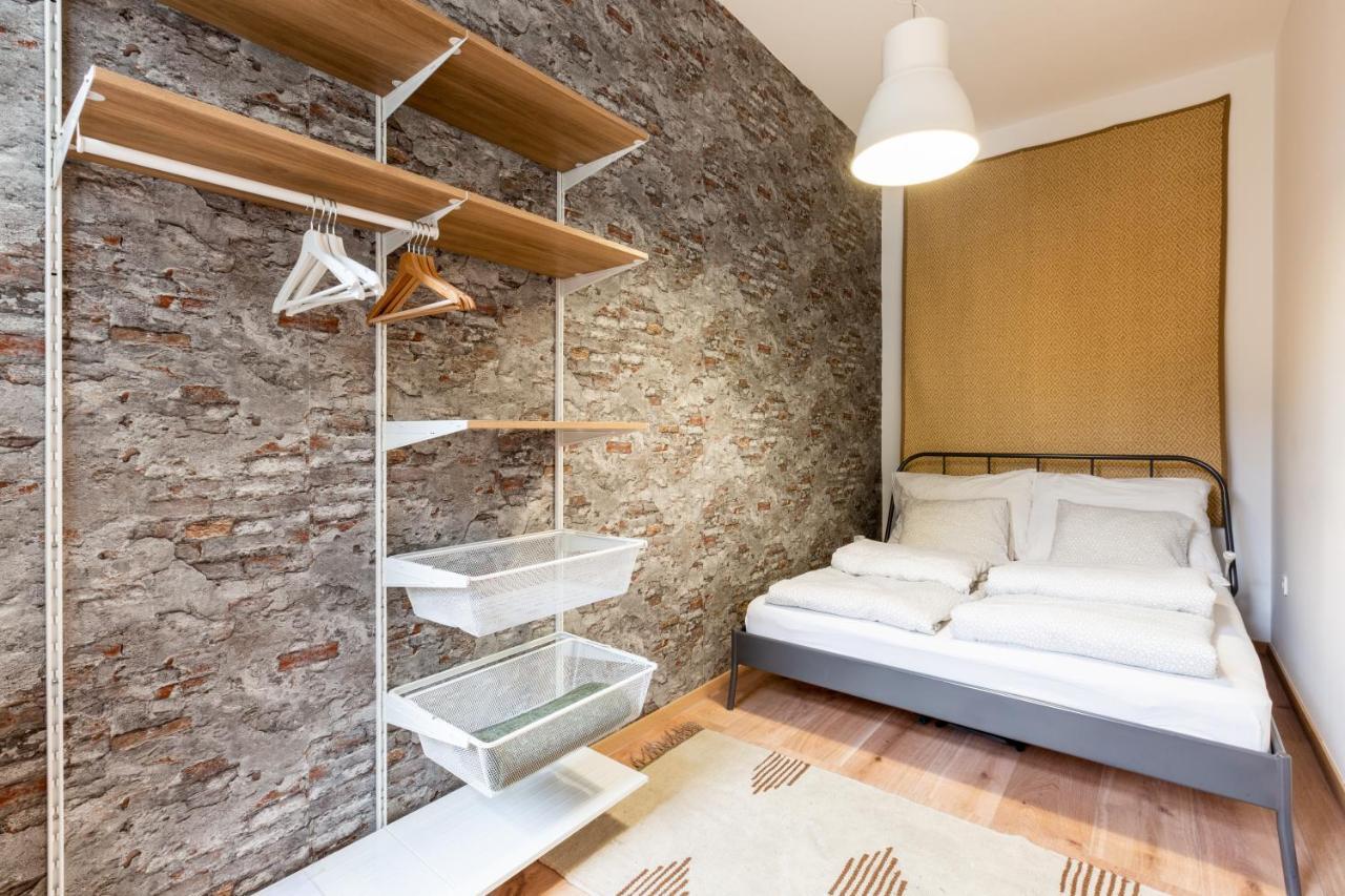 Industrial Style Appartment With Ac Steps To Gozsdu Budapest Eksteriør bilde